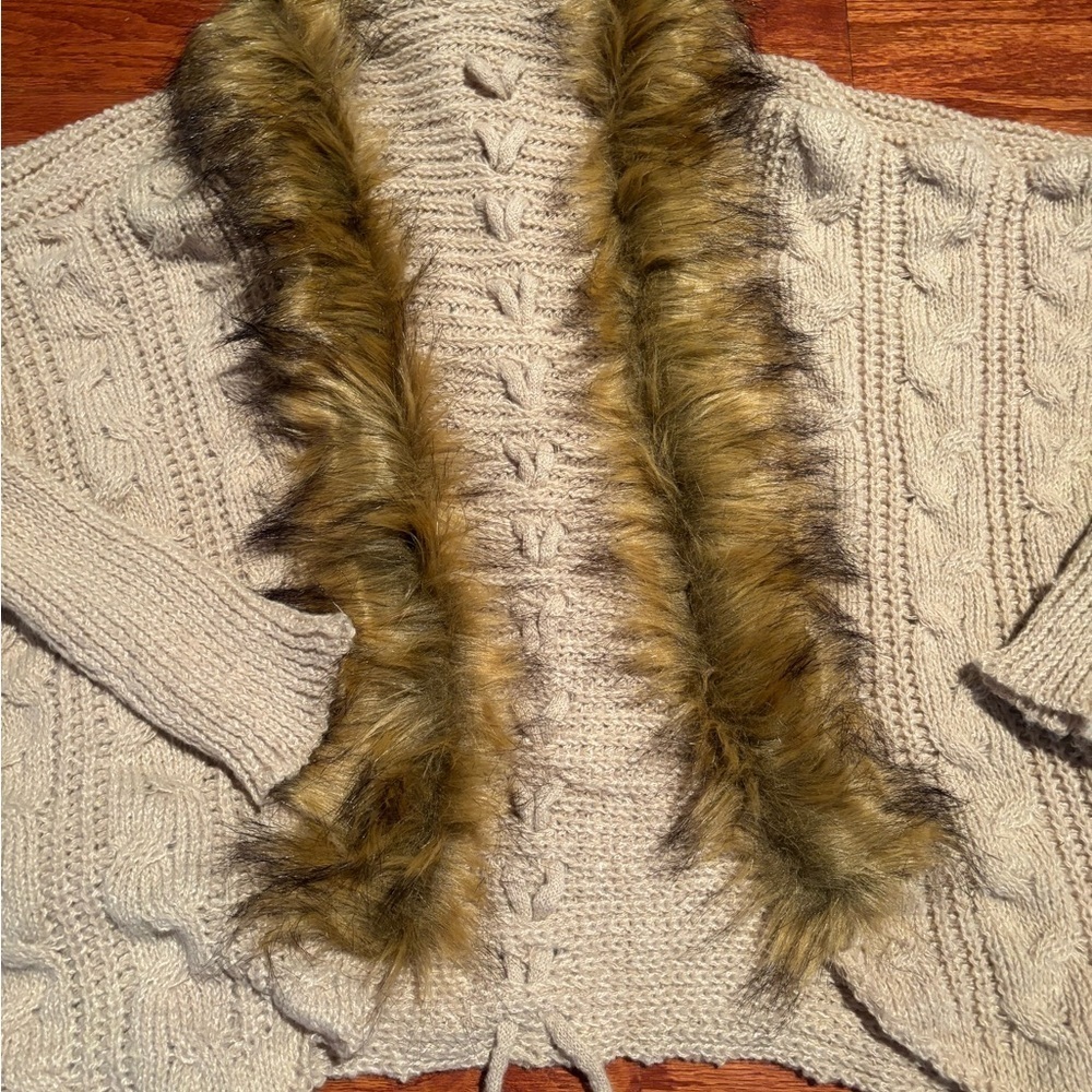 Cozy Beige Knit Sweater with Faux Fur Trim new - Picture 3 of 5